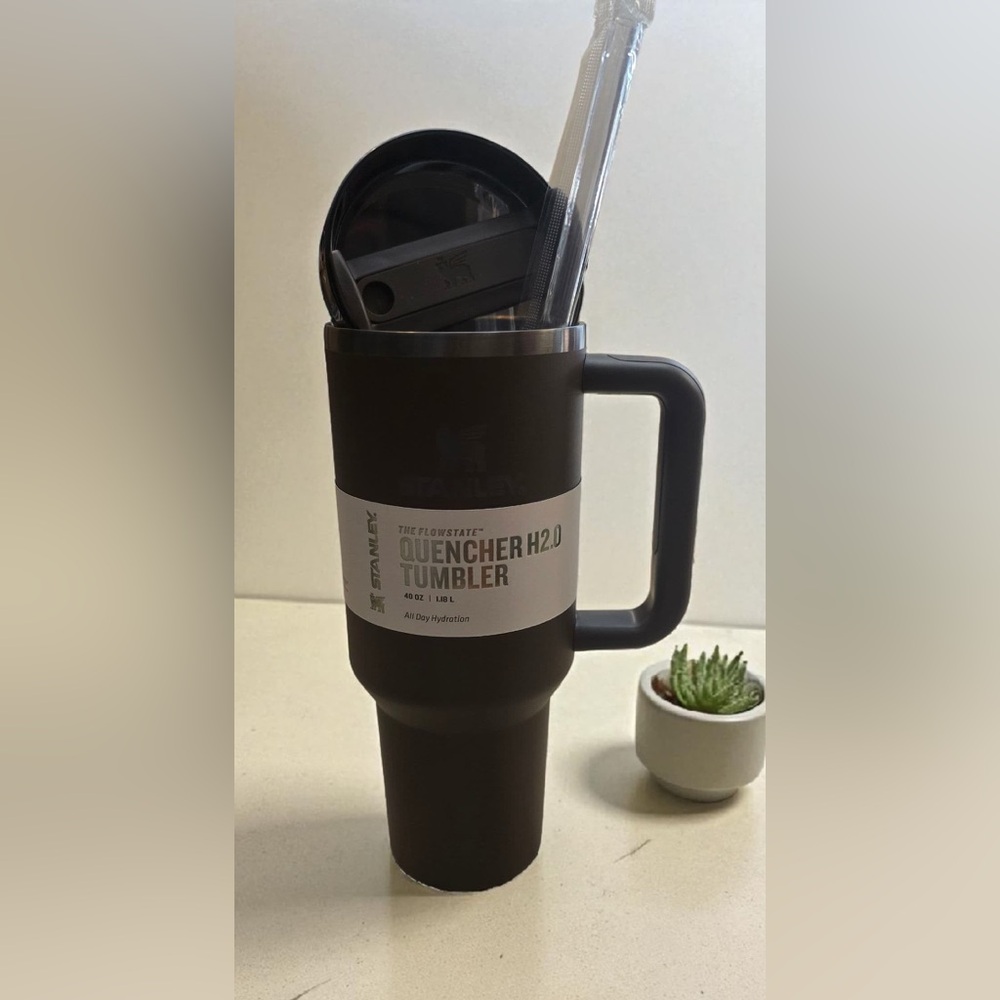 Stanley dark brown Quencher Tumbler with Handle